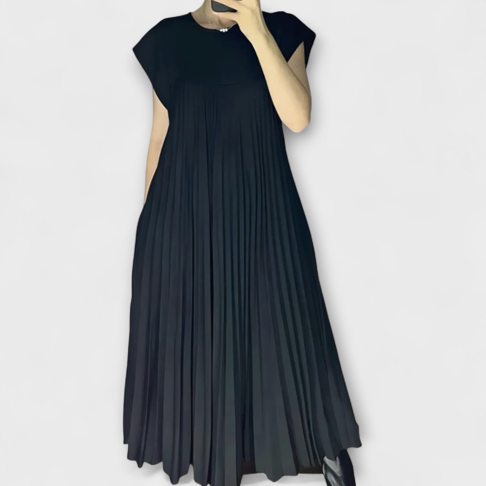 Zairelle – Robe Plissée Élégante