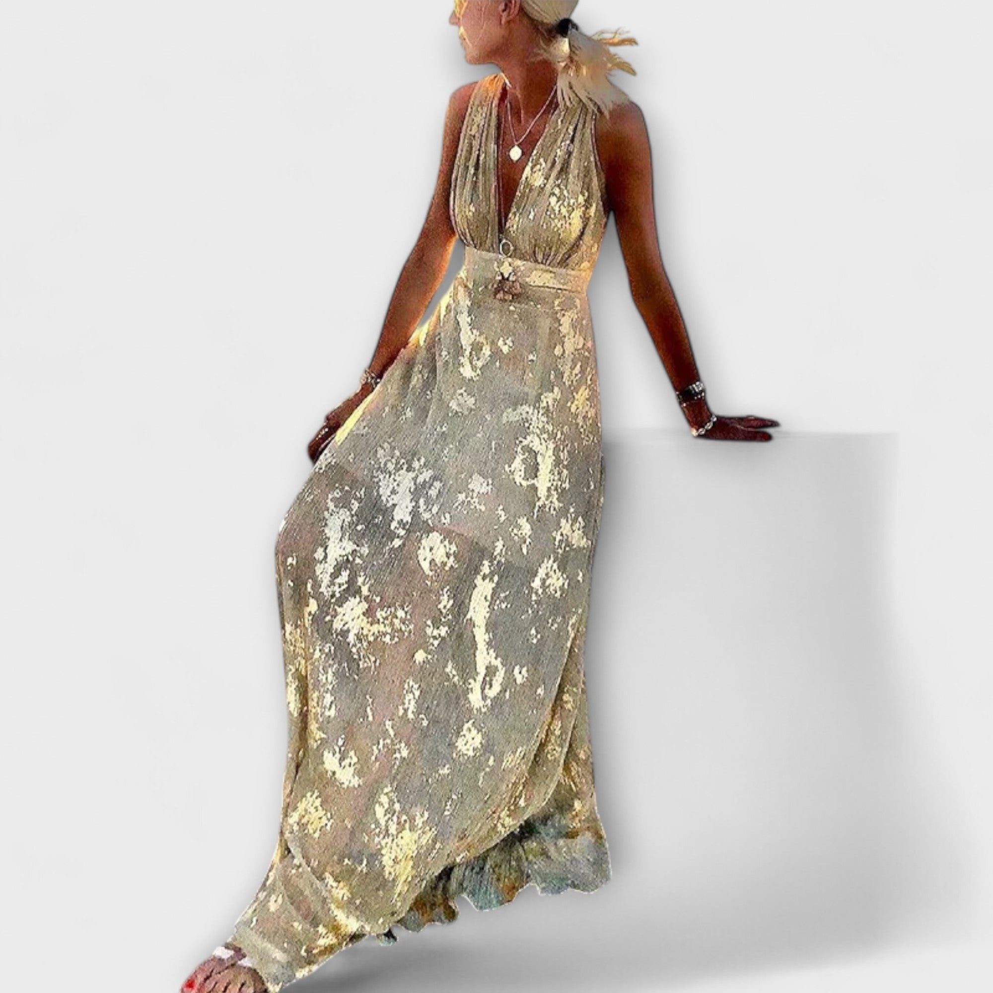 Robe courte avec décolleté en V et détails scintillants