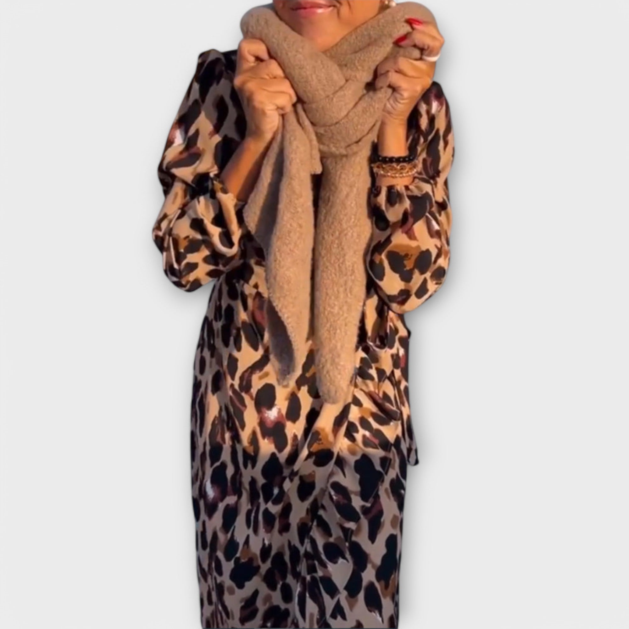 Robe décontractée à motif léopard et décolleté en V