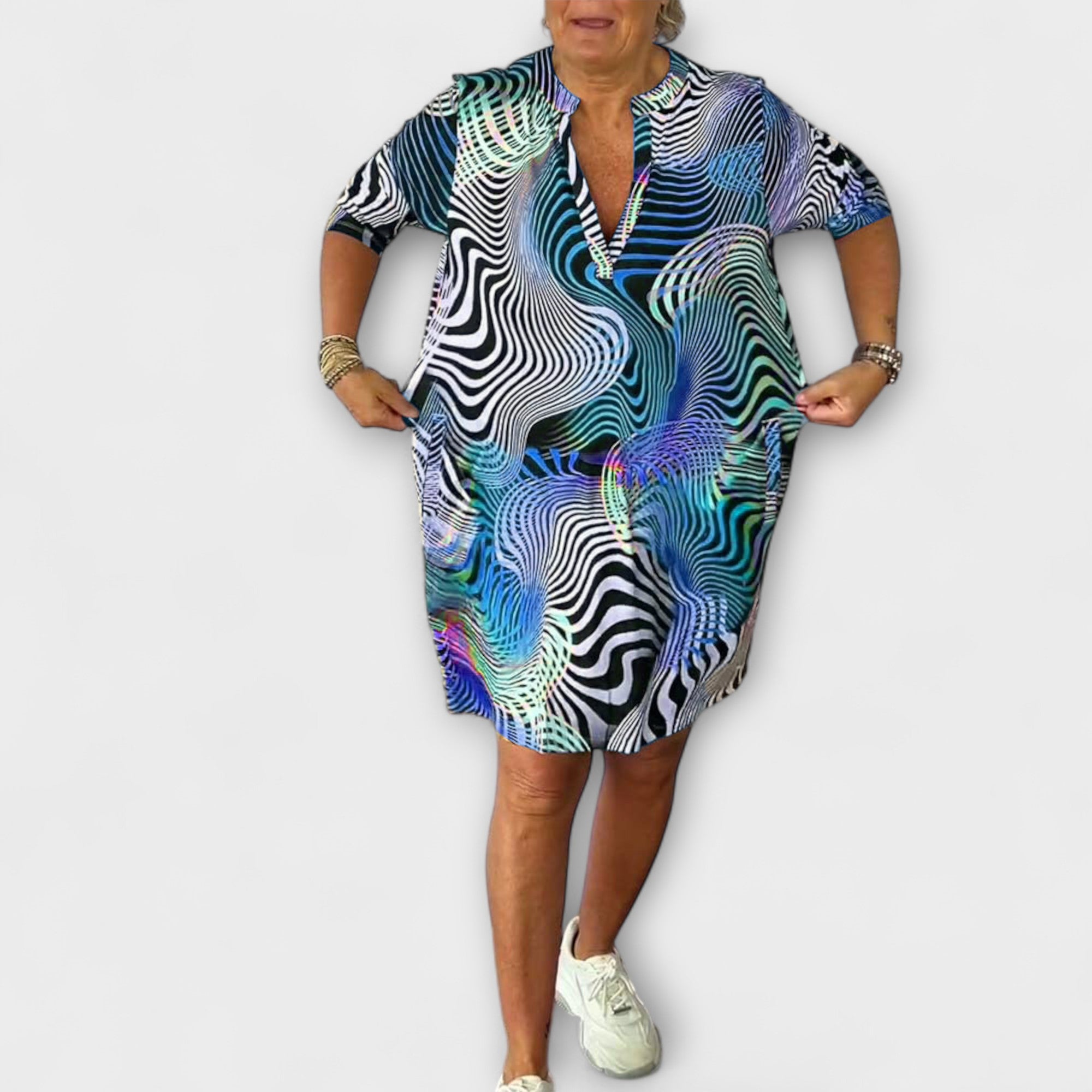 Liora - Robe colorée avec décolleté en V