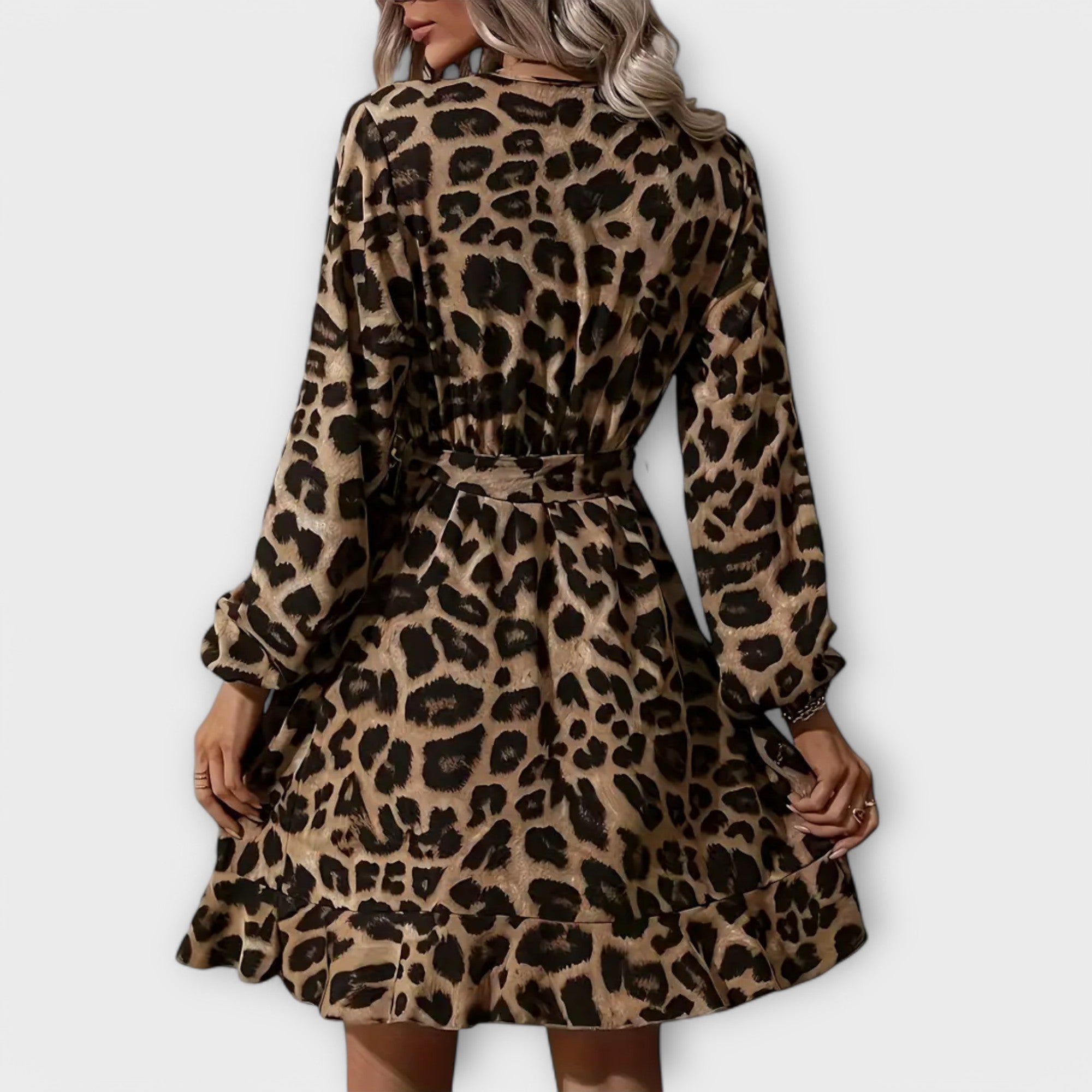 Robe élégante à motif léopard avec décolleté en V et ceinture