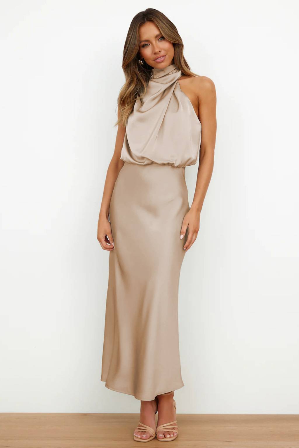 Robe maxi halter élégante jaune d'été