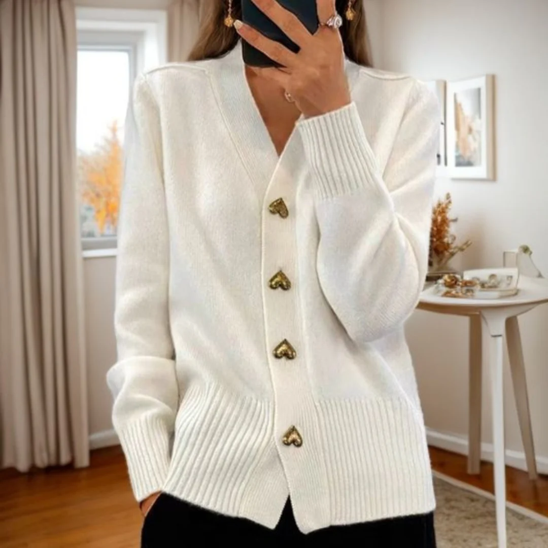 Adele – Gilet Doux avec Boutons en Forme de Cœur
