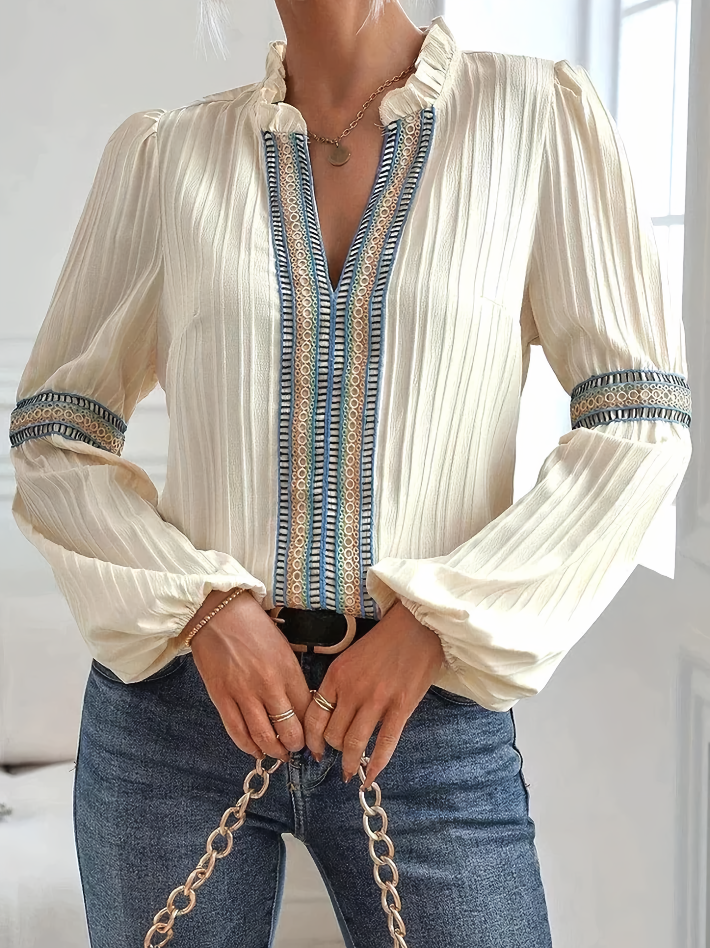 Blouse Femme – Col Rose – Manches Bouffantes – Détails Brodés – Design Élégant à Décolleté en V