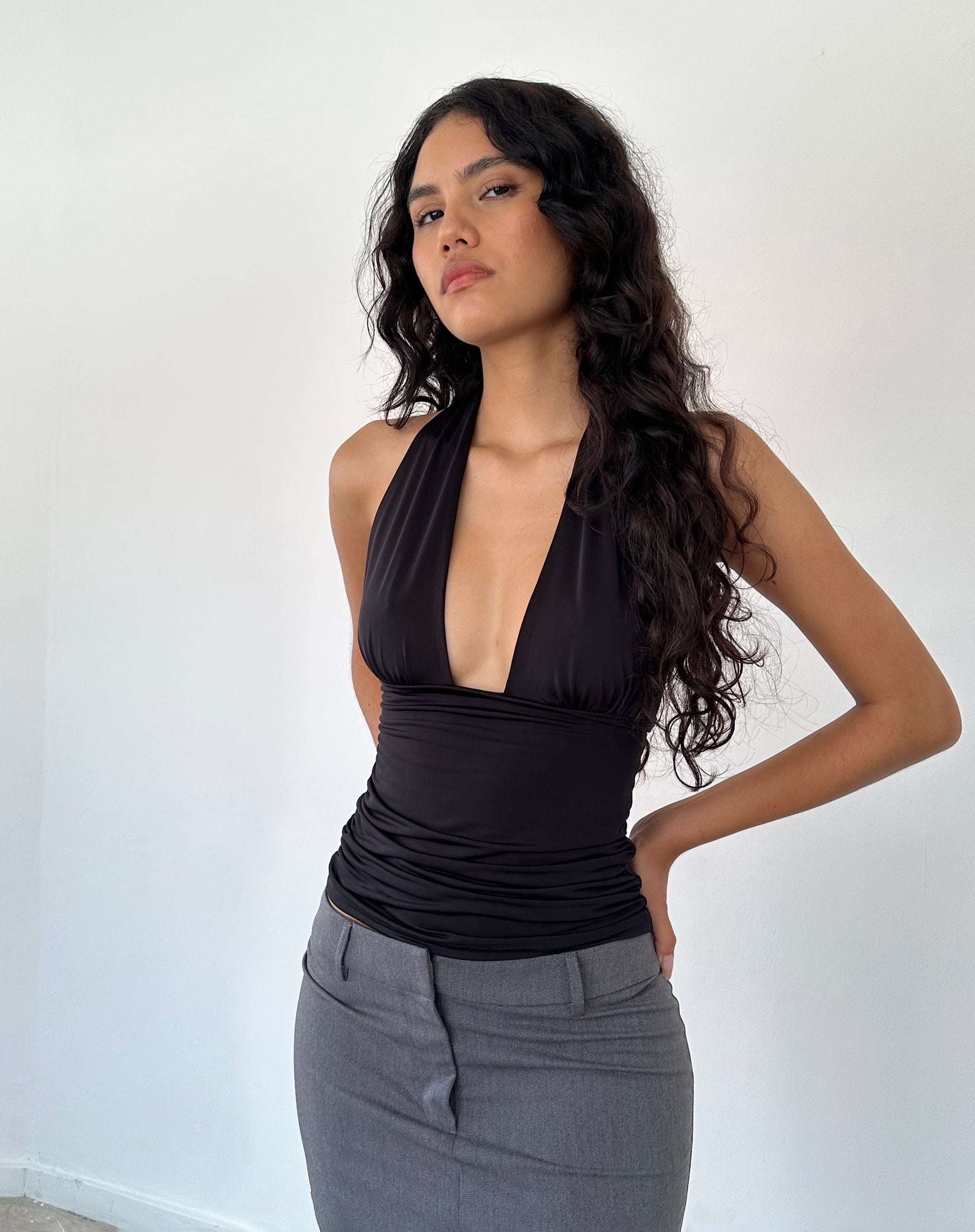 Lunara - Blouse sans manches séduisante avec décolleté en V profond