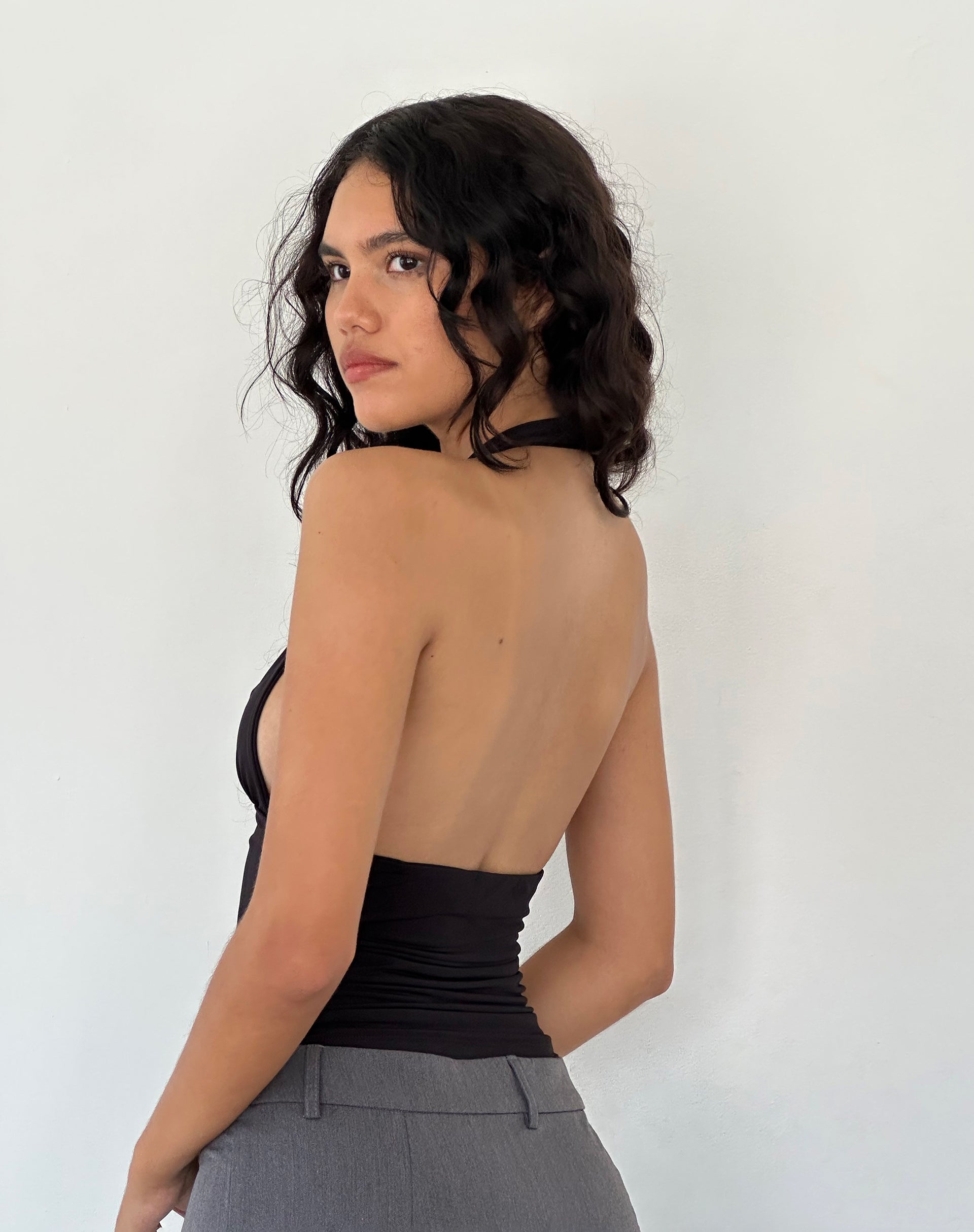 Lunara - Blouse sans manches séduisante avec décolleté en V profond