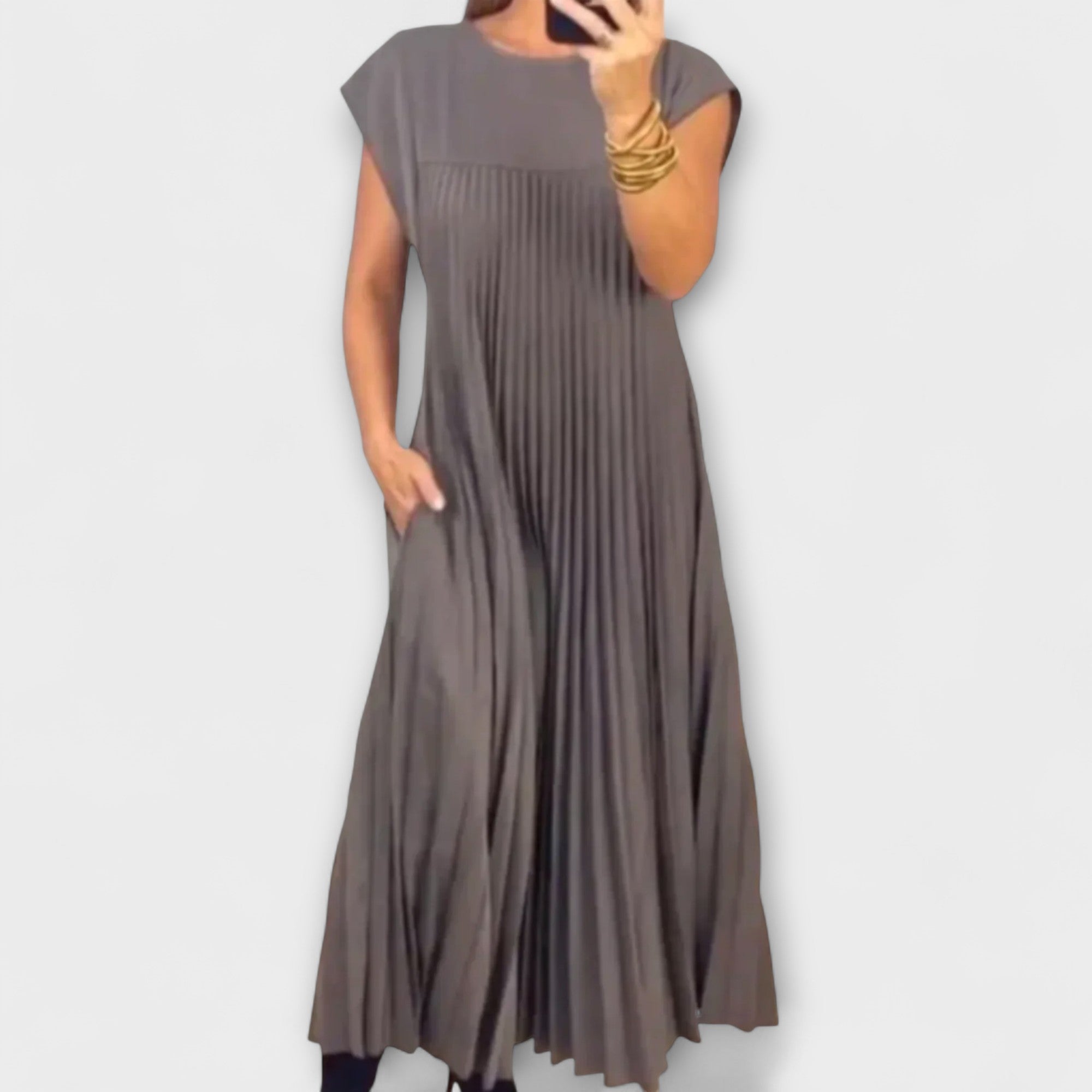 Zairelle – Robe Plissée Élégante