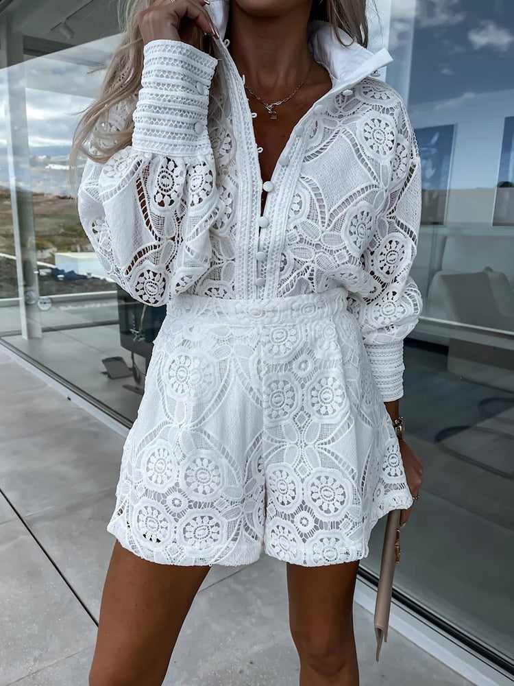 Ensemble Éternelle | Blouse dentelle, pantalon élégant
