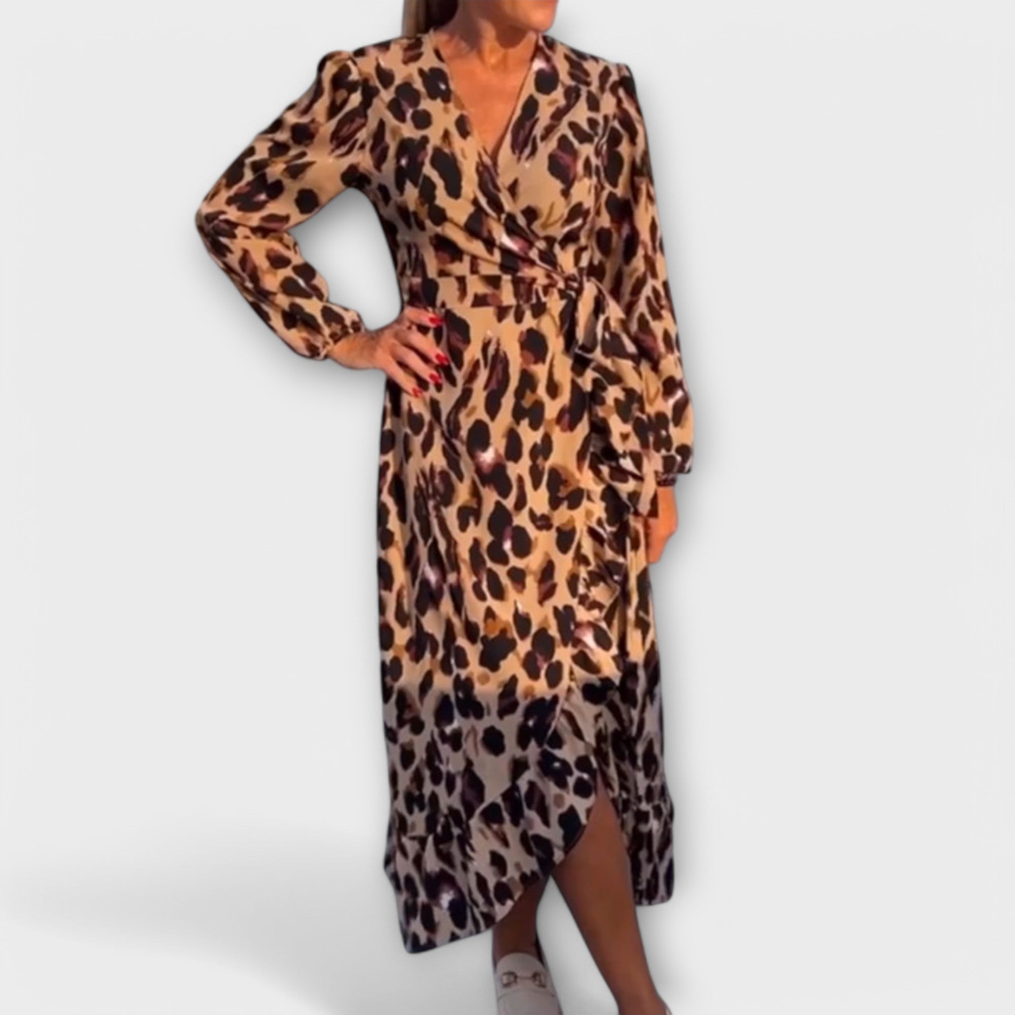 Robe décontractée à motif léopard et décolleté en V